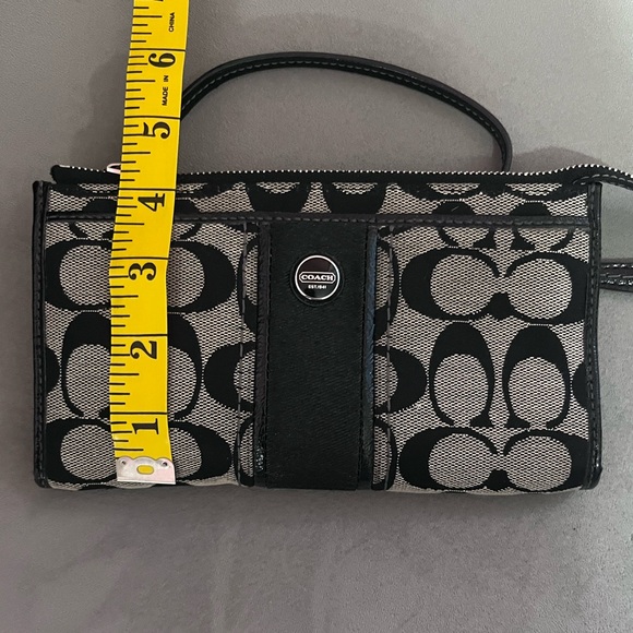Coach Signature Black & Cream Wristlet Wallet – EUC ✨ - Picture 6 of 6